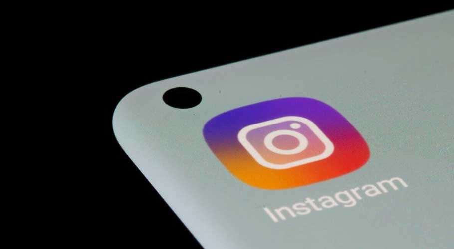 Instagram posts are currently ranked algorithmically in the feed. (Source: Online)