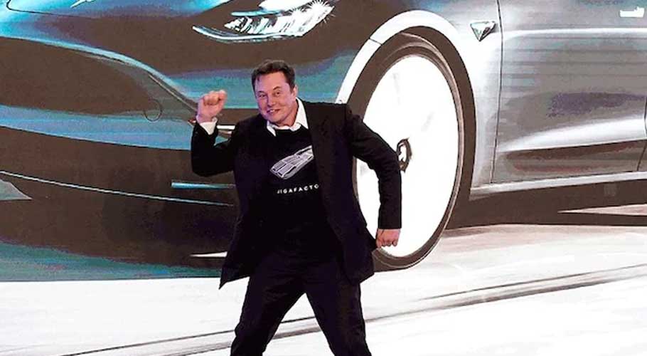 Musk is "thinking of" becoming an influencer. (Source: Online)