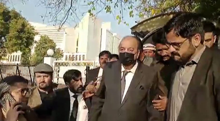NAB arrests Agha Siraj Durrani from outside SC. (Source: Dawn)
