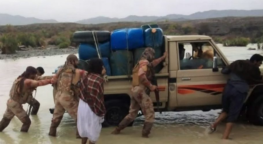 Soldiers took valuable action to help the citizens of Balochistan, the citizens expressed their gratitude. (Photo: Hum News)