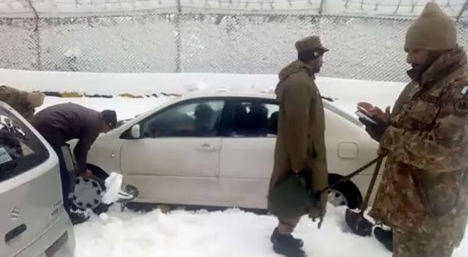 Authorities remove snow from major roads to normalise traffic