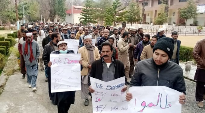 COMSATS employees have been protesting for their demands. Source: Online.