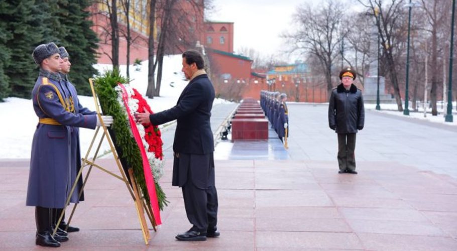 Prime Minister Imran Khan laid a wreath at ‘Tomb of the Unknown Soldier’. Source: APP. 