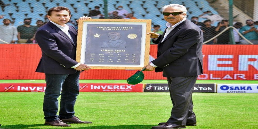 Stylish Beatr Zaheer Abbas inducted into PCB Hall of Fame