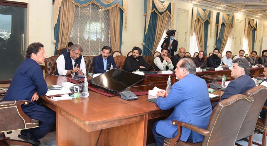 The prime minister held a meeting with party members from Sindh. Source: APP.