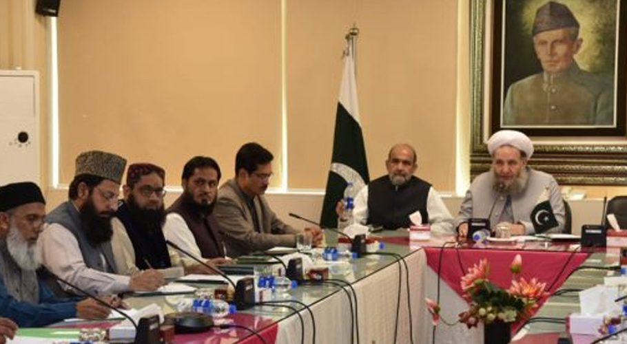 The religious scholars held a meeting with Religious Affairs and Interfaith Harmony Minister Pir Noor-ul-Haq Qadri. Source: APP.