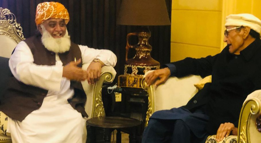 Chaudhry Shujaat Hussain called on Maulana Fazlur Rehman at his residence. Source: Online.