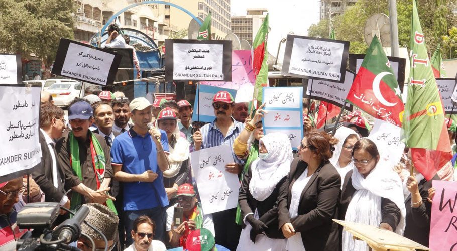 PML-N govt officials say Imran 'blackmailing' election commission
