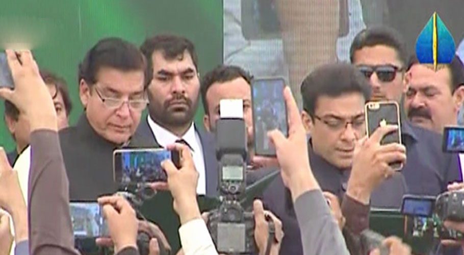 NA Speaker Raja Pervaiz Ashraf administers oath as per LHC's directives