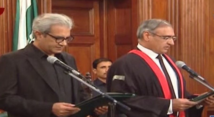 Omar Sarfraz Cheema took oath as Governor Punjab. Source: 24 News.