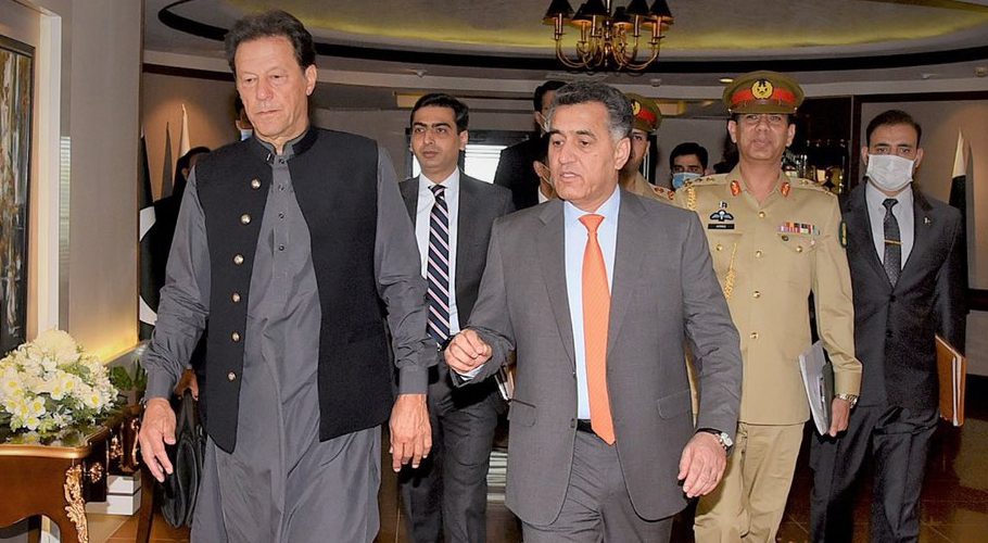 Imran Khan said he wanted him to continue serving DG ISI. Source; Twitter. 