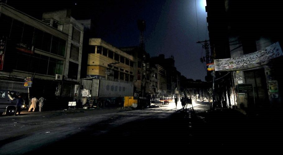 Long load shedding of 12 to 18 hours continues across the country. (Photo: Pro Pakistani)