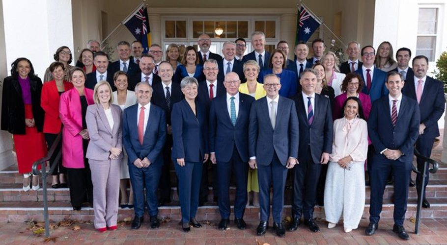 A total of 10 women were included in the cabinet. Source: Twitter.