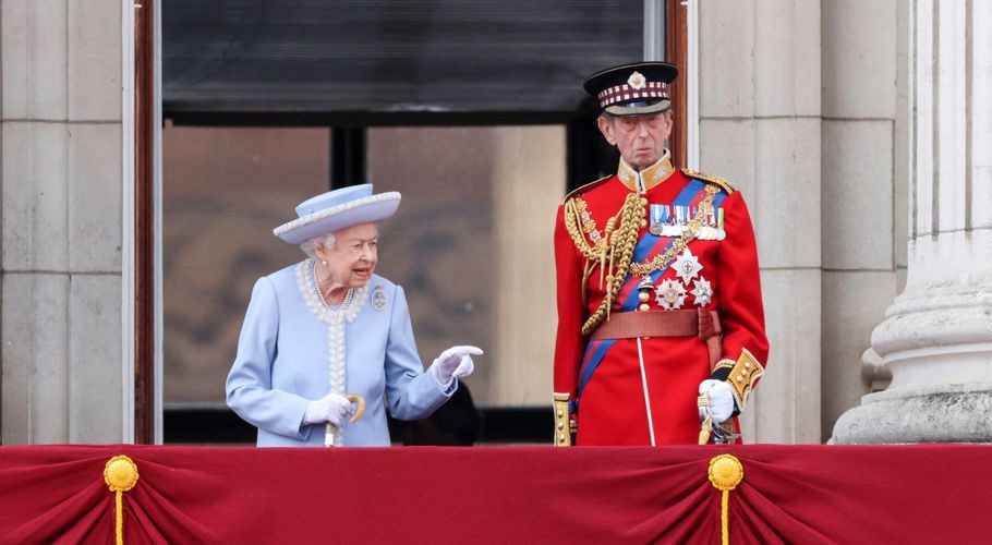 Queen Elizabeth appeared from the balcony of Buckingham Palace after a military parade. Source: Reuters.