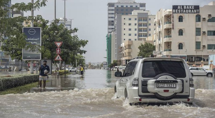 A SUV wades through flooded Fujairah city road after heavy rain hit parts of Northern Emirates. Antonie Robertson / The National