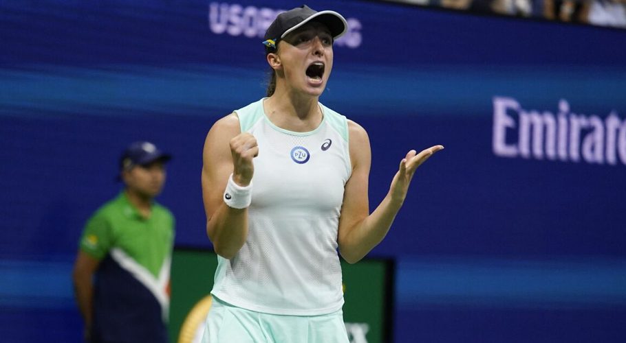 Iga Swiatek celebrates after defeating Aryna Sabalenka during the U.S. Open women’s semifinals Thursday night.(Charles Krupa / Associated Press)