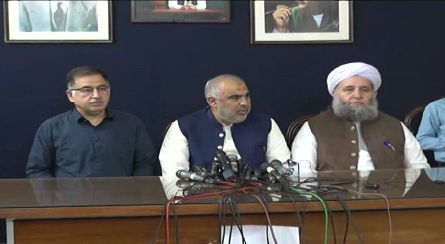 PTI leaders Asad Qaiser and Iftikhar Durrani, Noorul Haq Qadri during a presser in Islamabad.
(Image: globalvillagespace.com)