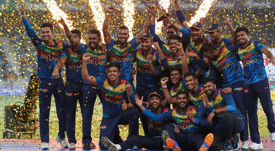 Sri Lankan player loses teeth while taking catch in LPL match