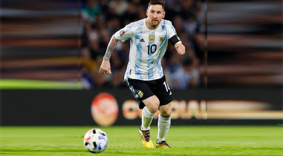 The 7th time Ballon d’Or winner has played a total of 990 matches, including 826 with Barcelona and 48 with Paris Saint-Germain, while he also has 164 caps for the Albiceleste. (Image: planetfootball.com)