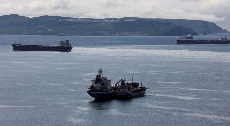 A view shows tankers in Nakhodka Bay near the crude oil terminal Kozmino outside the port city of Nakhodka, Russia June 13, 2022. REUTERS/Tatiana Meel/File Photo
