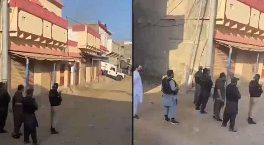 Police personnel stand on guard near the operation area, situated along Super Highway, Karachi, on October 1, 2022. (Image: Twitter)