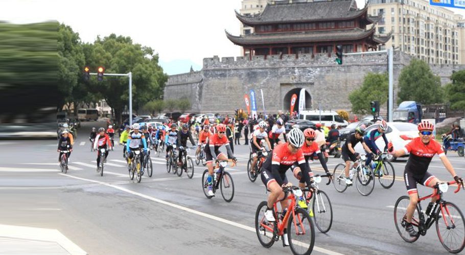 The tour is aimed at overseas students to better understand the history and culture of Beijing’s central axis. (APP)