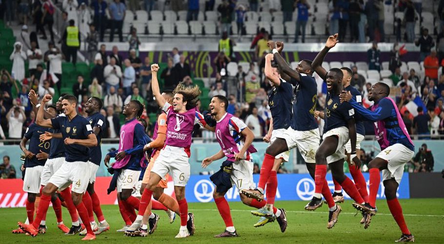 FIFA World Cup Qatar 2022 - Round of 16 - France v Poland - Al Thumama Stadium, Doha, Qatar - December 4, 2022 France players celebrate in front of the fans after the match as France progress to the quarter finals REUTERS/Dylan Martinez