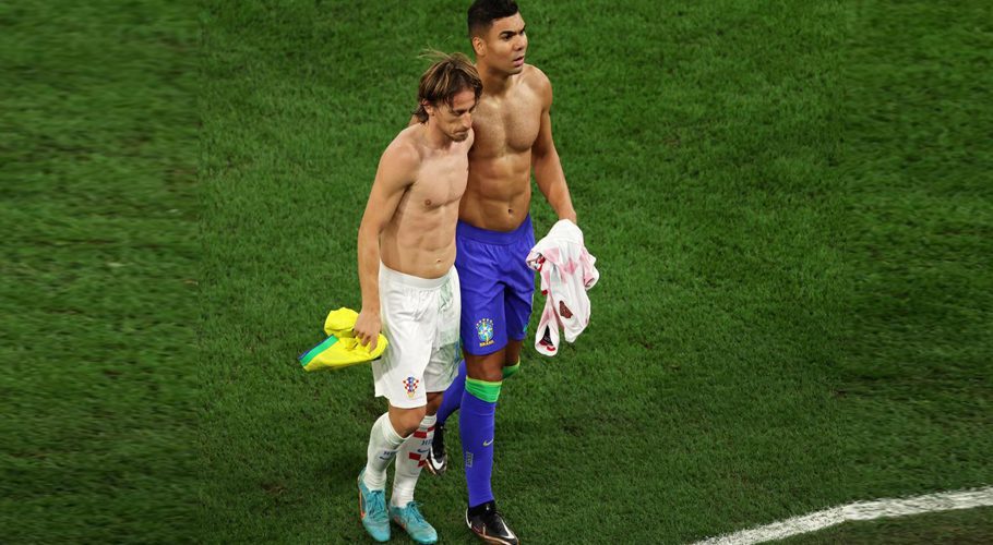 Modric and Casemiro swapping shirts at half-time. | Photo Credit: GETTY IMAGES