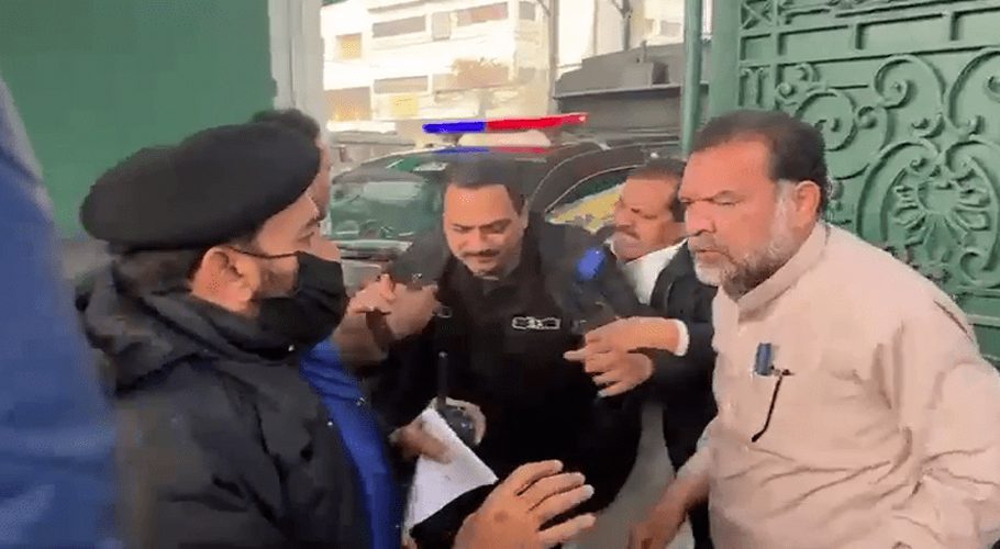 PML-N MPA Peer Ashraf Rasool clashes with police officers outside the Punjab Assembly. — Screengrab