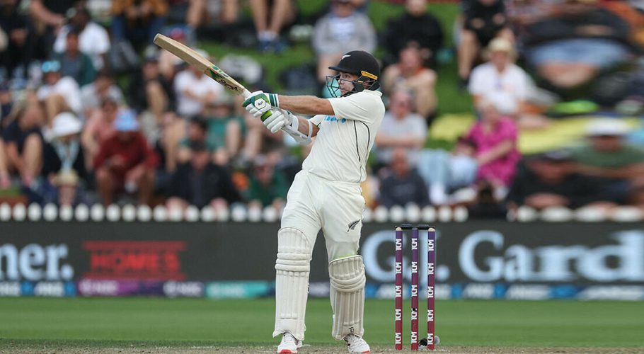 Latham was 72 not out and Conway unbeaten on 53, the pair offering barely a chance between them as their 49-over stand reduced the deficit to 98 runs.
Photo: AFP