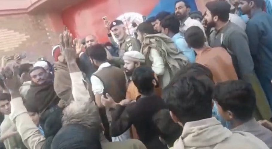 The mob searched the police station for the victim, found and killed him, and then dragged the body naked through the streets as more people threw sticks and stones at the body.