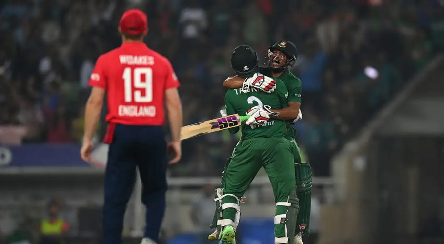 Najmul Hossain Shanto and Taskin Ahmed celebrate at the moment of victory • AFP/Getty Images