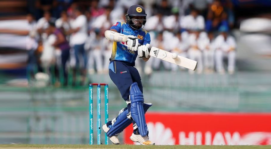 Cricket - Sri Lanka v England- Fifth One-Day International - Colombo, Sri Lanka - October 23, 2018. Sri Lanka's Niroshan Dickwella hits a boundary. REUTERS/Dinuka Liyanawatte