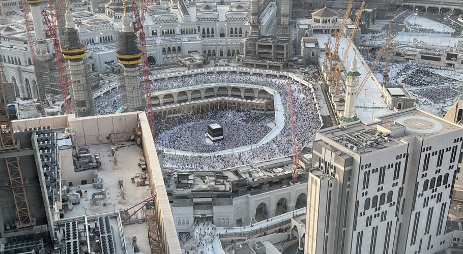 Saudi Arabia bans carrying water cans, and bags in Masjid al-Haram
