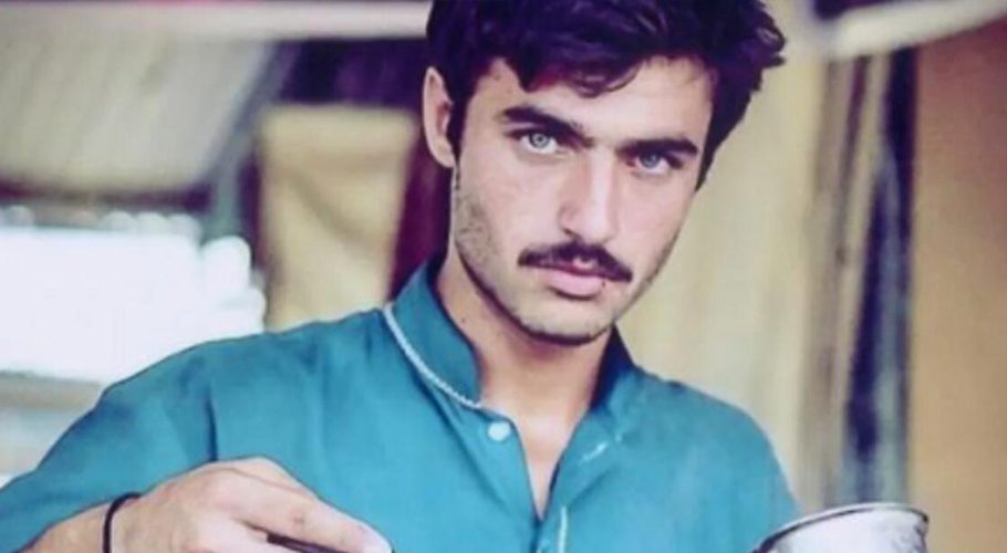 Soon after his photo went viral, Arshad Khan landed several modelling contracts and has been sharing updates of his journey on Instagram. (Image credit: @chaiwalauk_ak/Instagram)