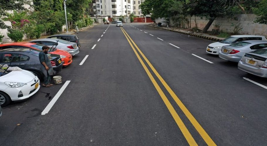 Over 2.5 tonnes of discarded Shell lubricant bottles were recycled for the construction of a 730 feet long and 60 feet wide road on which Shell House is located in Karachi. PHOTO: SHELL PAKISTAN