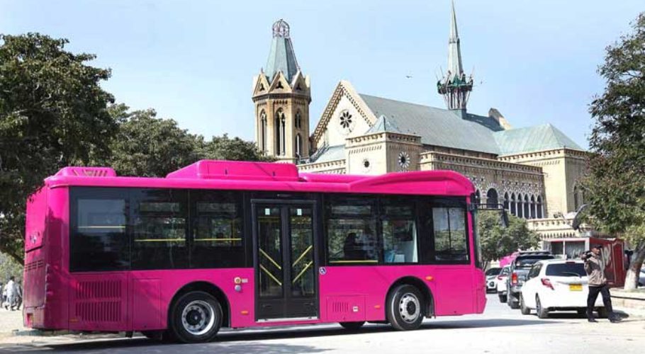 Man killed, 5 injured as Karachi Pink bus hits rickshaw