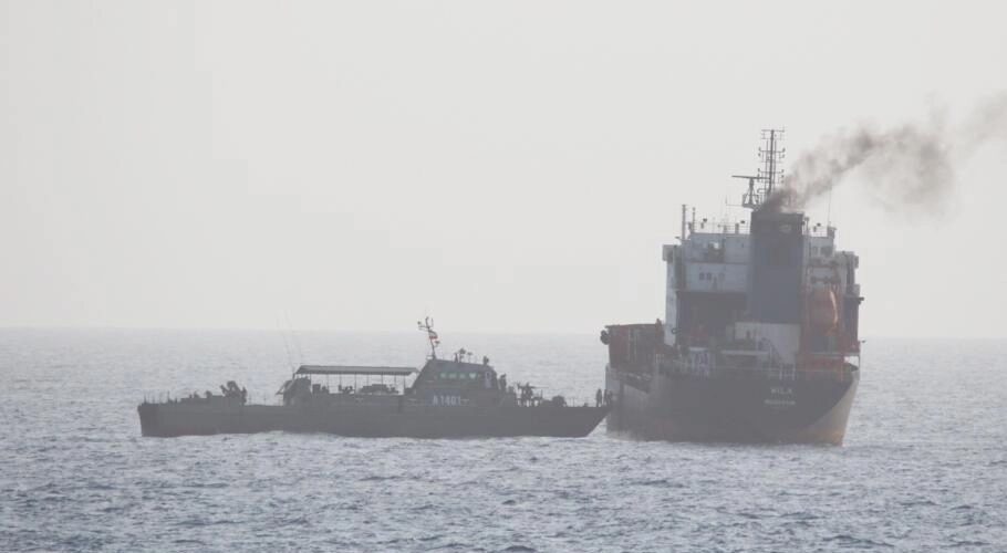 This picture released by the US Navy allegedly shows Iranian forces boarding civilian tanker WILA en-route to the UAE in international waters in the Strait of Hormuz on August 12, 2020. © Reuters