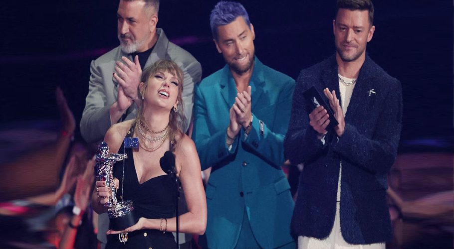 Taylor Swift receives the Best Pop award from NSYNC members. REUTERS/Brendan Mcdermid