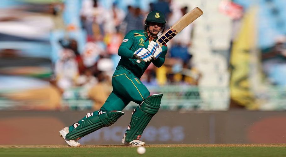 Cricket - ICC Cricket World Cup 2023 - Australia v South Africa - Bharat Ratna Shri Atal Bihari Vajpayee Ekana Cricket Stadium, Lucknow, India - October 12, 2023 South Africa's Quinton de Kock in action REUTERS/Adnan Abidi Acquire Licensing Rights