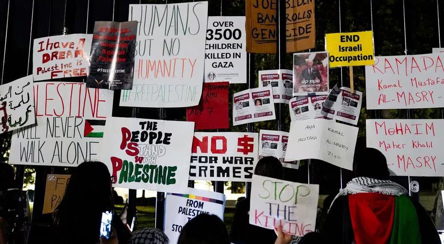 Demonstrators rally outside the White House in support of Palestinians in Gaza, amid the ongoing conflict between Israel and Hamas, in Washington, U.S., Nov. 4, 2023. REUTERS/Elizabeth Frantz Acquire Licensing Rights