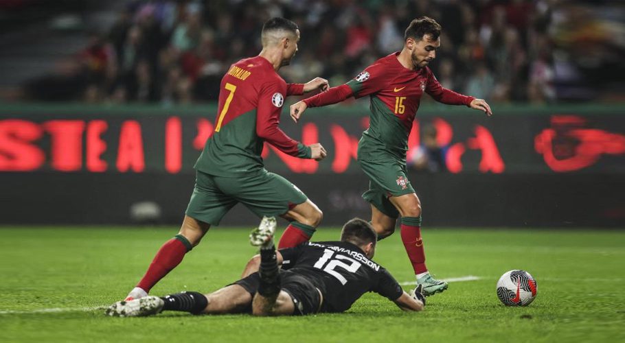 Portugal midfielder Ricardo Horta (right) scores against Iceland. Photo: Patricia de Melo Moreira / AFP