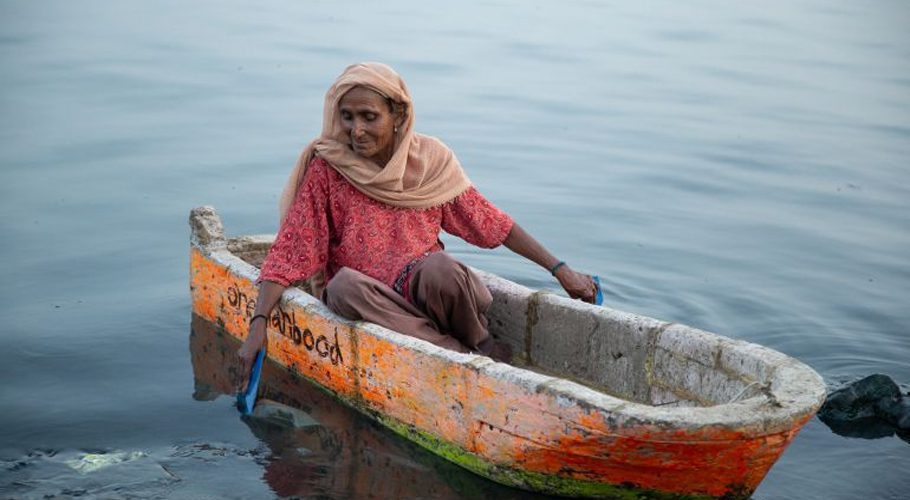 Hakku sets off for a day of fishing [Zoral Naik/Al Jazeera]