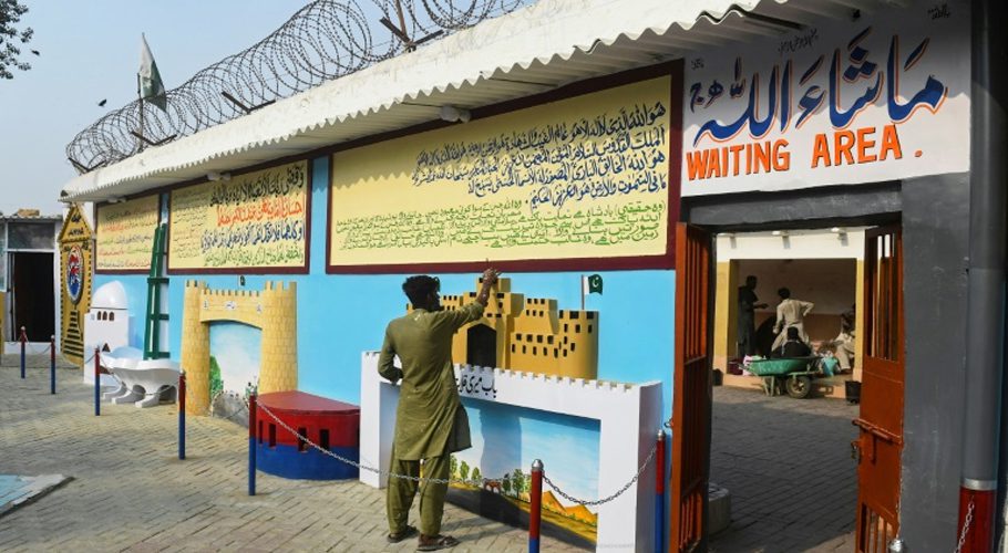 Karachi's colonial-era prison is adorned with murals of rural Pakistani life, painted by convicted murderers and kidnappers locked away from the world
Asif HASSAN