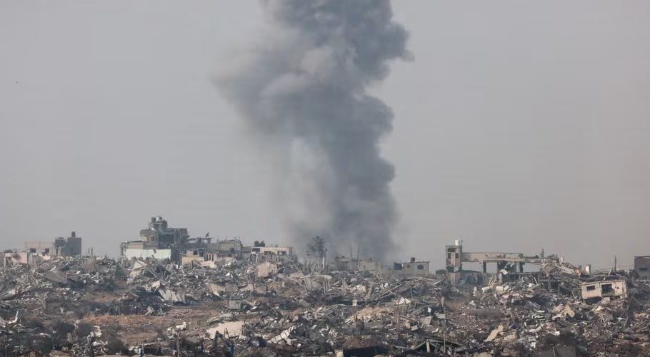 Smoke rises over Gaza, amid the ongoing conflict between Israel and the Palestinian Islamist group Hamas, as seen from southern Israel, December 27, 2023. REUTERS/Amir Cohen Acquire Licensing Rights
