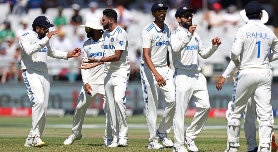 Cricket - Second Test - South Africa v India - Newlands Cricket Ground, Cape Town, South Africa - January 3, 2024 India's Mohammed Siraj celebrates with teammates after taking the wicket of South Africa's Aiden Markram, caught out by Yashasvi Jaiswal REUTERS/Esa Alexander Acquire Licensing Rights