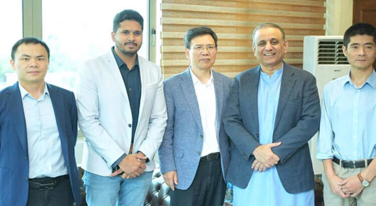 A delegation of China's business group Hexing Electrical called on Federal Minister for Board of Investment, Privatization and Communications Abdul Aleem Khan (from right to 2nd) on August 31, 2024. — APP