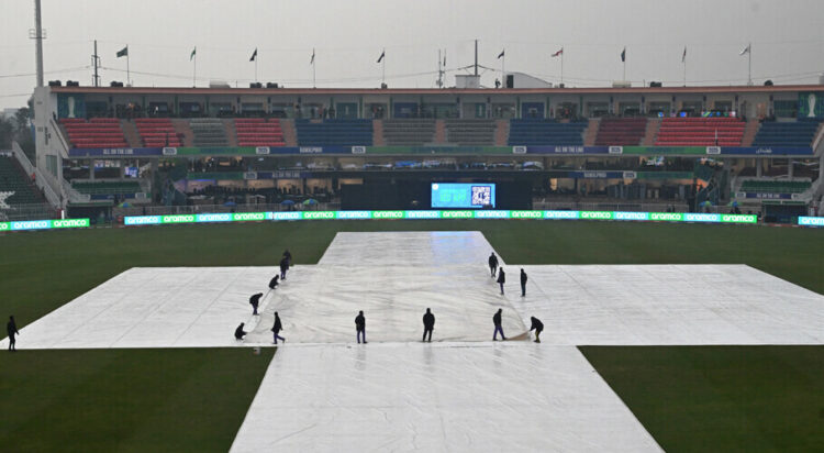 Ground staff cover the pitch as it rains before the start of the ICC Champions Trophy one-day international (ODI) cricket match between Pakistan and Bangladesh at the Rawalpindi Cricket Stadium in Rawalpindi on February 27, 2025. Photo: AFP