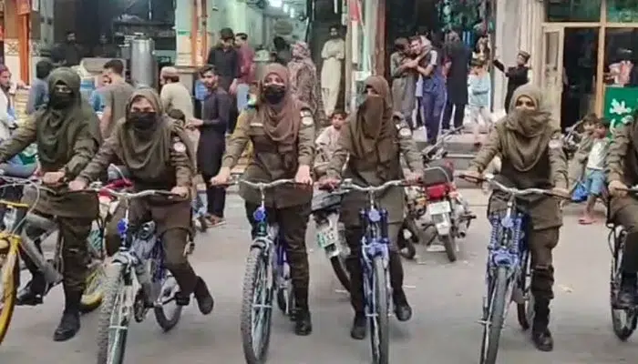 Policewoman on cycles. Photo credit Daily Ausaf