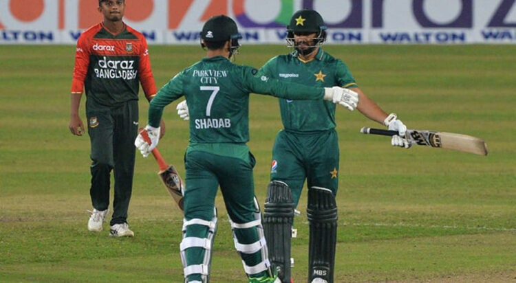 Pakistan´s Mohammad Nawaz (R) and Shadab Khan (C) celebrate their win in the first Twenty20 international cricket match between Bangladesh and Pakistan at the Sher-e-Bangla National Cricket Stadium in Dhaka on November 19, 2021. — AFP